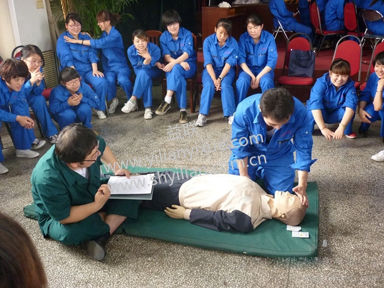 心肺復蘇模擬人演練